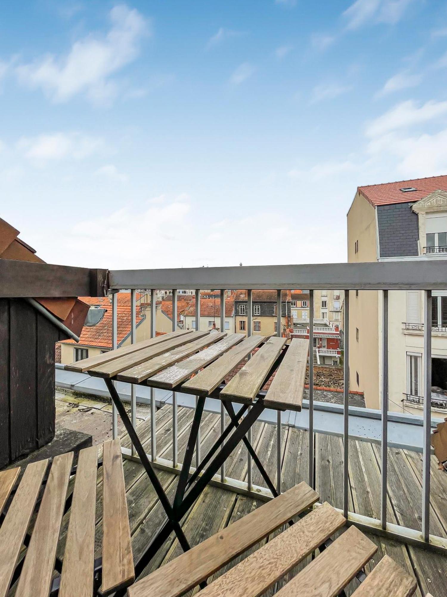 Pied-A-Terre A Montlucon Apartment Екстериор снимка